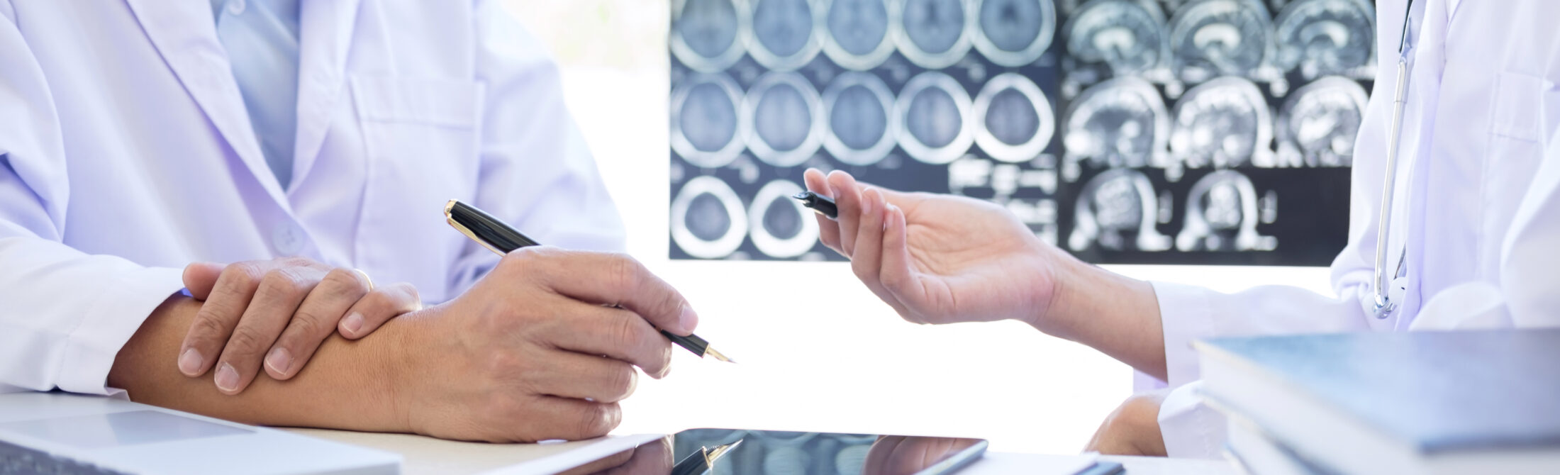 Professor Doctor discussion a method with patient treatment, res Professor Doctor discussion a method with patient treatment, results on brain x-ray film About the problem of the patient.